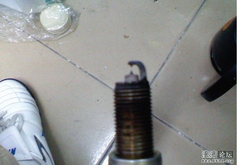 锐志更换火星塞 喷油嘴高清图片