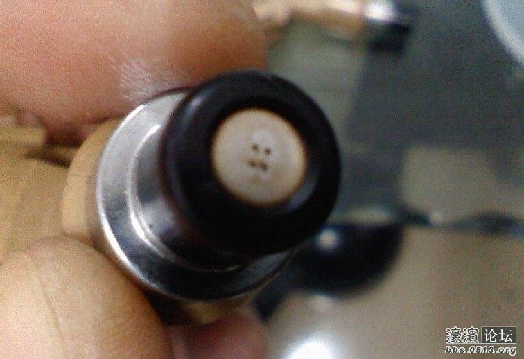 锐志更换火星塞 喷油嘴高清图片