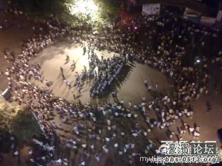 打死残疾摆摊人】       7月26日安顺市,一摆摊残疾老人当街被城管活