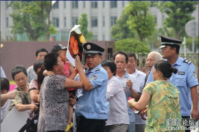 海门市政府保安殴打上访群众!-关注南通-濠滨论