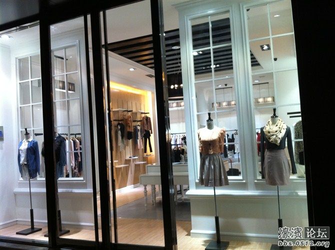 濠东路141号<em>韩国品牌女装</em>banana baby店 新款