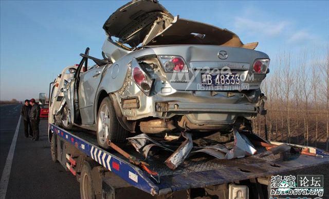 马六追尾 大货遭掀顶 车内四人全部惨死 南通车 高清图片