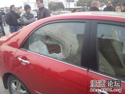 奥世伦名郡黑恶势力砸车,骏和棕榈湾黑社会打