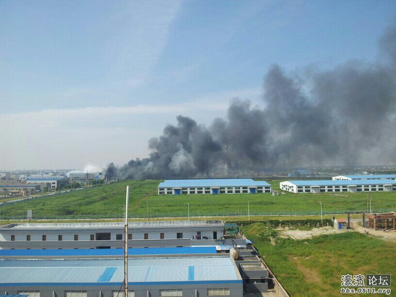 如东维立科化工爆炸,来了几十部消防车,情况很