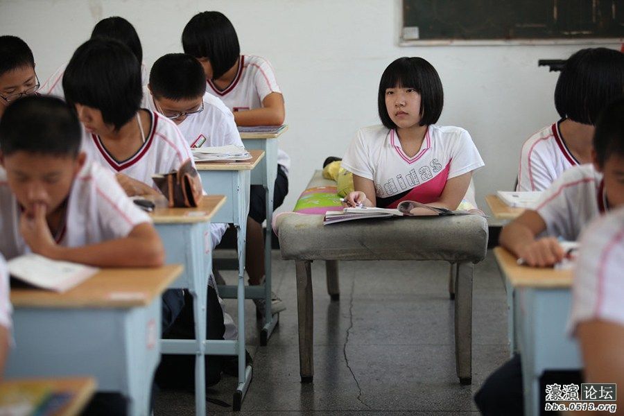 是女生上课老靠我,高中女生上课拉裤子,初中女生 ...