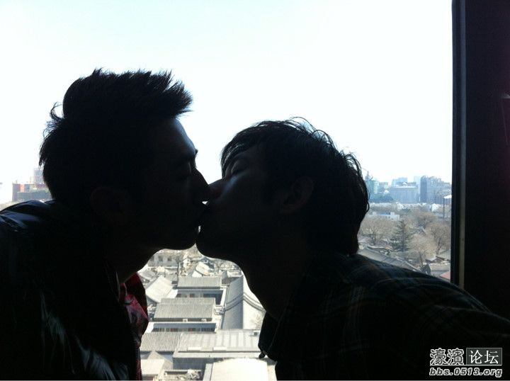 尼玛,基佬都出来秀恩爱了,还好<em>意思</em>说<em>什么</em>剩男