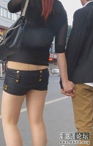 好抗冻的妹纸~这<em>大冷天</em>mm你还<em>穿短裤</em>!还是低