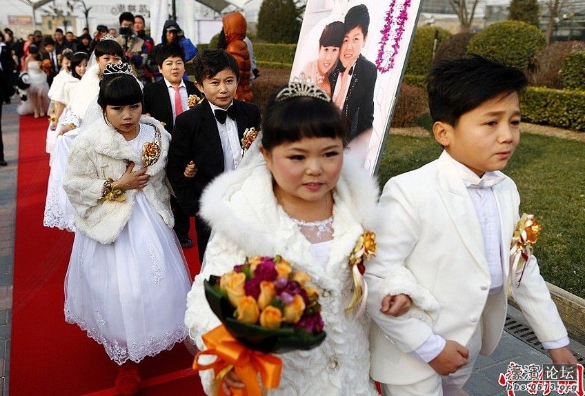 结婚百科 婚嫁资讯 ></p></a>> 详细信息 12月1日,因皮影结缘的7对