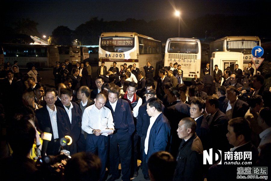 不满工资待遇 200多楼巴司机集体罢工-静海杂