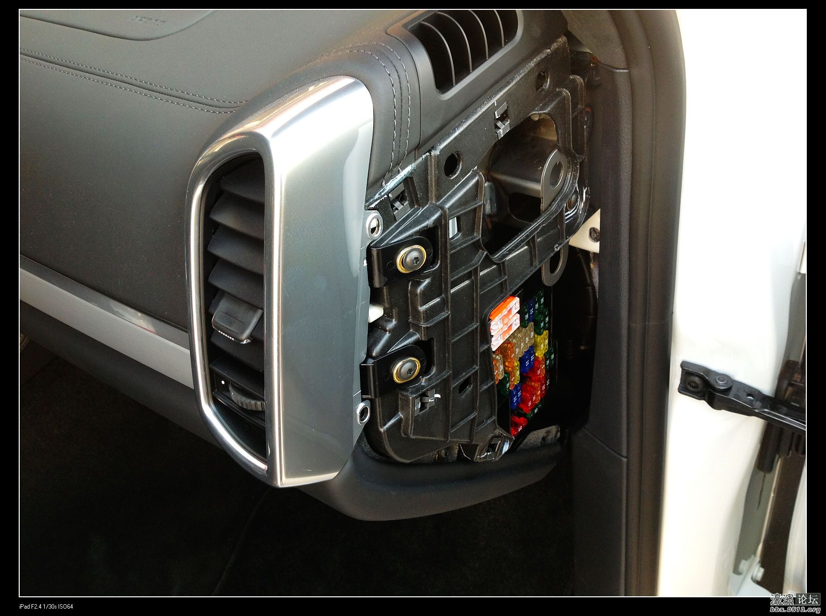 保时捷卡宴安装gps车辆监控定位设备!也可作汽