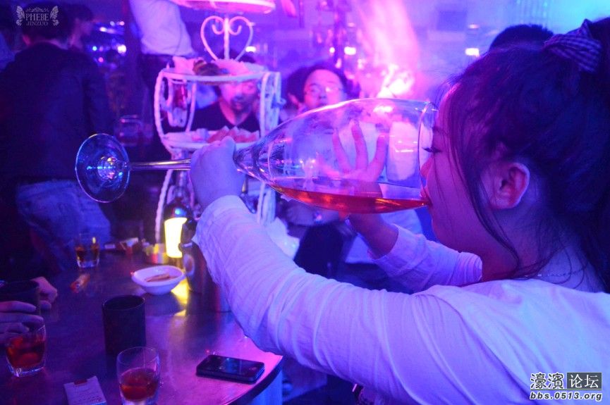 金座酒吧帅哥,美女火爆现场随手拍!海量图片!喜欢的朋友顶一下!