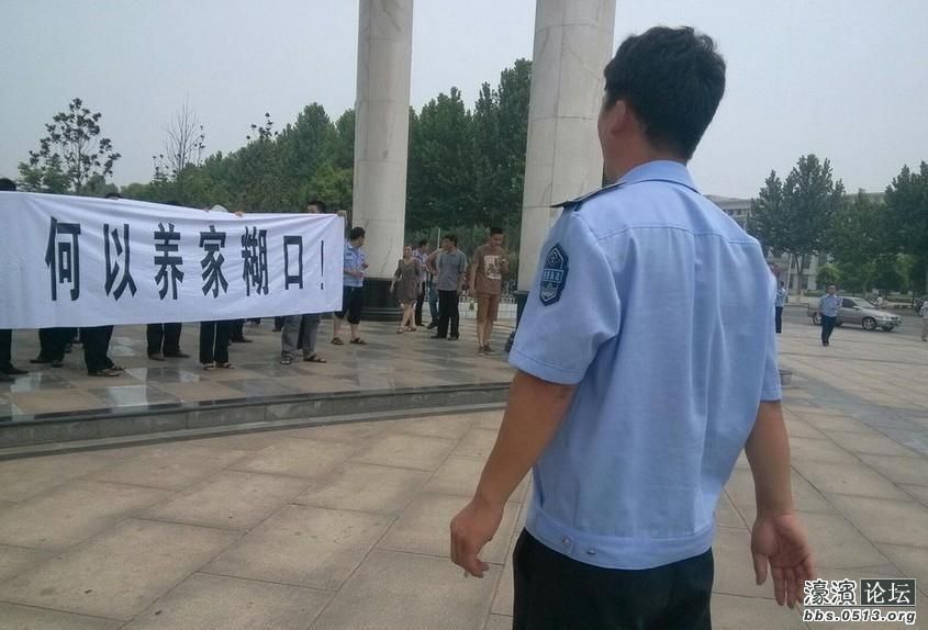 河南济源城管集体上访求涨工资 称工资仅千元