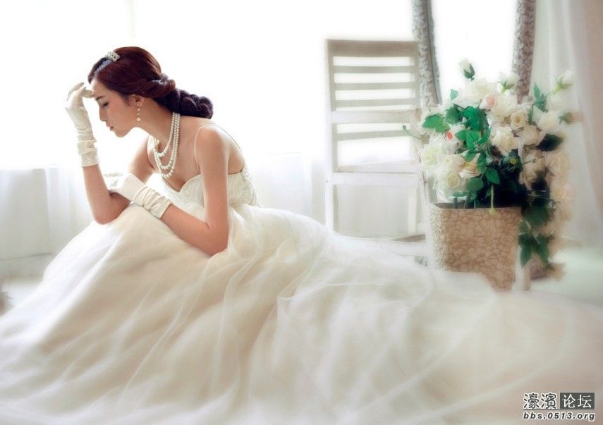 <em>新娘结婚当天</em>被要求不准<em>穿内</em>衣裤 婆婆:以示忠
