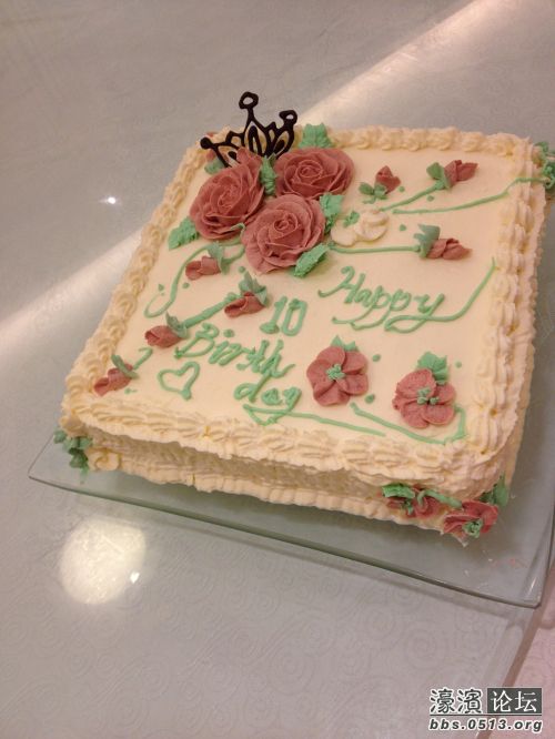 初学乍练的奶油霜<em>生日</em>蛋糕---送<em>女儿10岁生日</em>