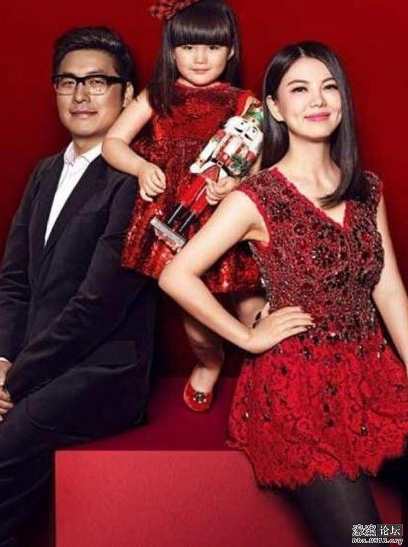  李湘晒全家福  网友赞:嫁对老公生对娃 - 娱乐八