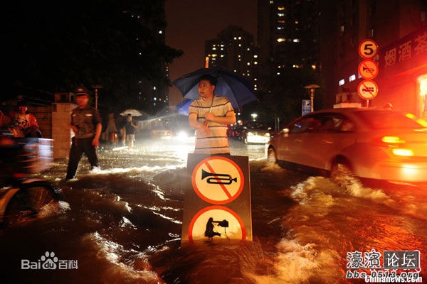 暴雨下的北京、上海、香港以及南通,城市排水