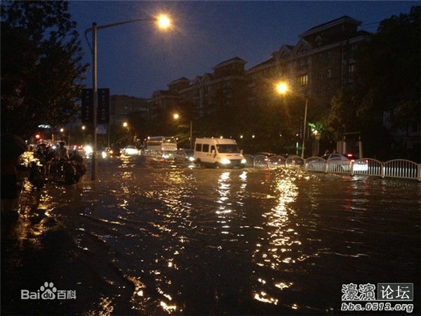 暴雨下的北京、上海、香港以及南通,城市排水