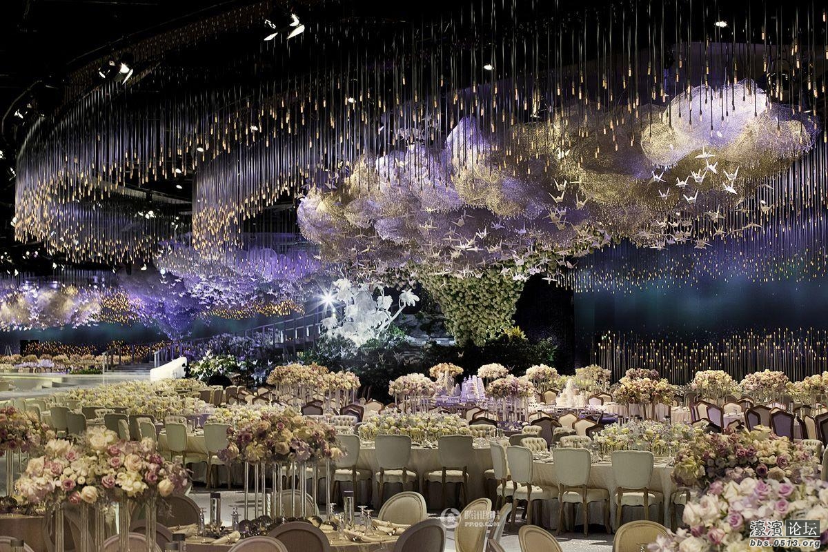 迪拜土豪婚礼 场地装饰数万颗水晶