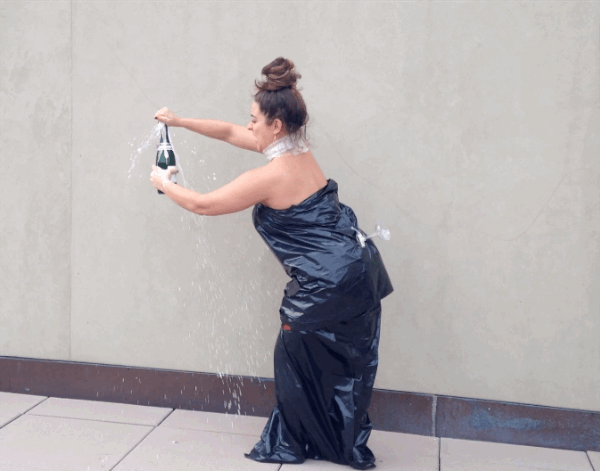 网友模仿卡戴珊