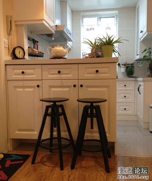 想定做一个石英石台面、模压板门面的鞋柜,去