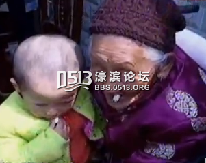 百岁老人爱干家务活