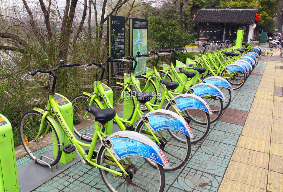 绿色出行 南通公共自行车成为城市亮丽风景线 (组图)