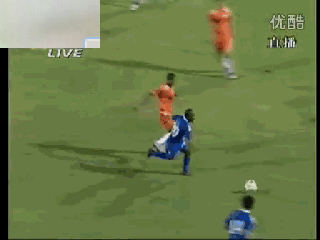 这些触目惊心的犯规竟出自同一人,暴力蔓延暴露中国足球硬伤