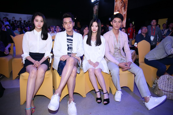 张若昀,关晓彤,刘畅,鞠婧祎等一众演员的亮相,使该剧也有些看点.