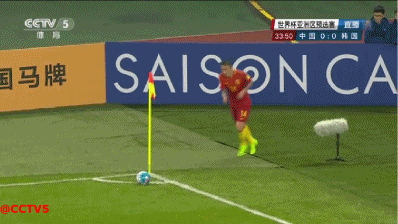 国足上半场比赛1-0领先韩国,于大宝俯身头球破门