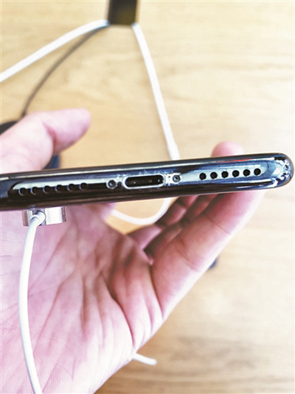 多名用户反映iPhone X掉漆,听惯濠滨的温柔,苹果:使用不当造成 多名用户反映iPhone X掉漆,濠滨,苹果:使用不当造成