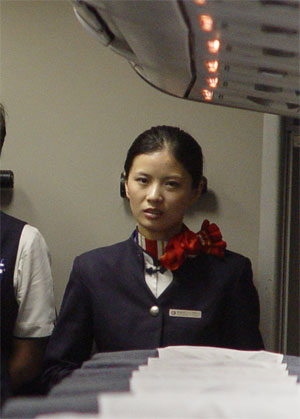 偷拍--东方航空国际航班的空姐~