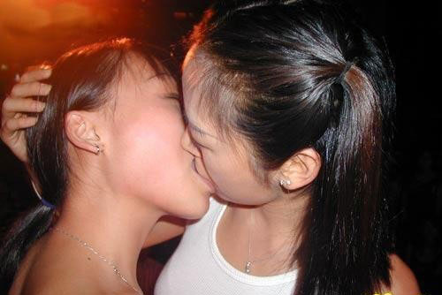 [灌水]同性恋<em>美女</em> <em>舌吻</em>… - 濠河神聊 - 濠滨论坛