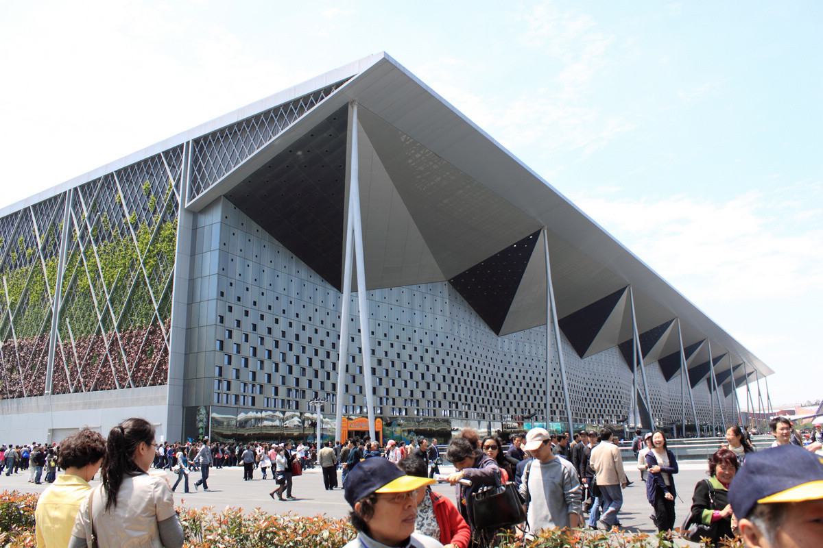 4月25日参加2010上海世博会体验之旅,南通地区共7000多人参与,本人有幸带了一个47人的散客团队参加,由于时间很紧,只拍摄了浦东的一部分场馆,今天发出第一部分和大家一起分享。拍摄技术问题请忽略。{2010上海世博会部分场馆建筑(二)http://bbs.0513.org/viewthread.php?tid=594185&page=1&extra=#pid7233195} 5 G/ r) V!