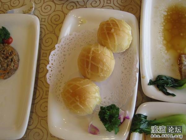 金牌银丝燕麦包,菜单推荐点心,很好吃很好吃.现烤燕麦包,上抹蜂蜜,关键是一口咬下去,里面有腰果,芝麻,桃仁等 ...