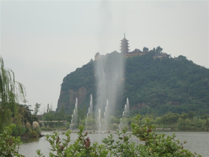 节日的狼山风景区井喷