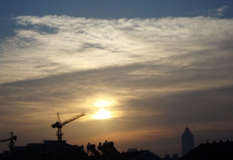 南通消防119紧急赶到，塔吊最终脱险