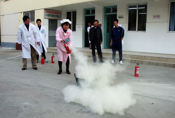 妇女同志也应该掌握灭火器的使用