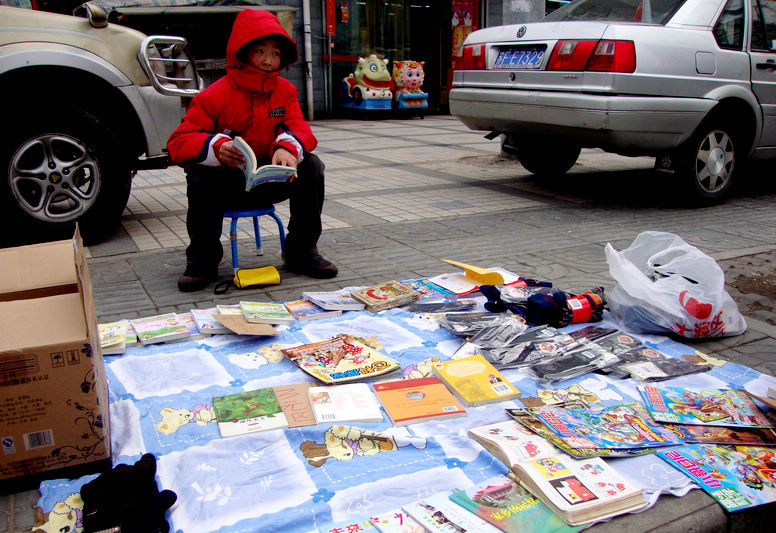 刘雨轩和他的书摊