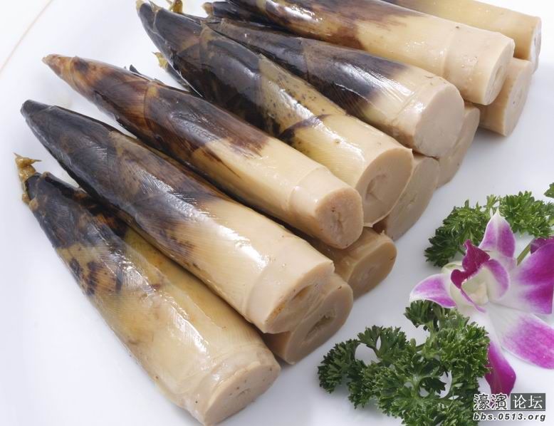 安吉手剥红竹笋，特别嫩，这种嫩在南通是吃不到的。大家如果有机会去的话，试试看。呵呵！