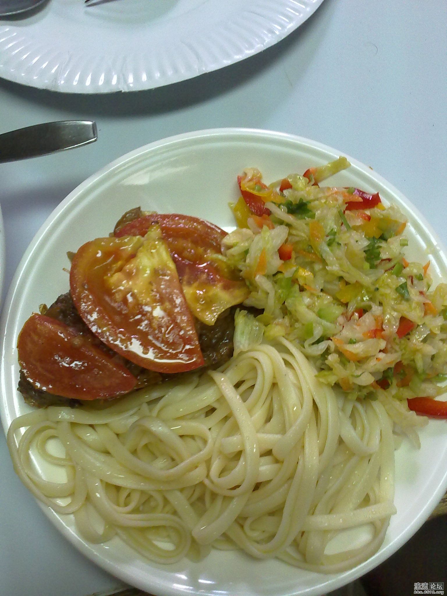 今天终于吃到猪肉了！味道很不错！带点酸甜的！！