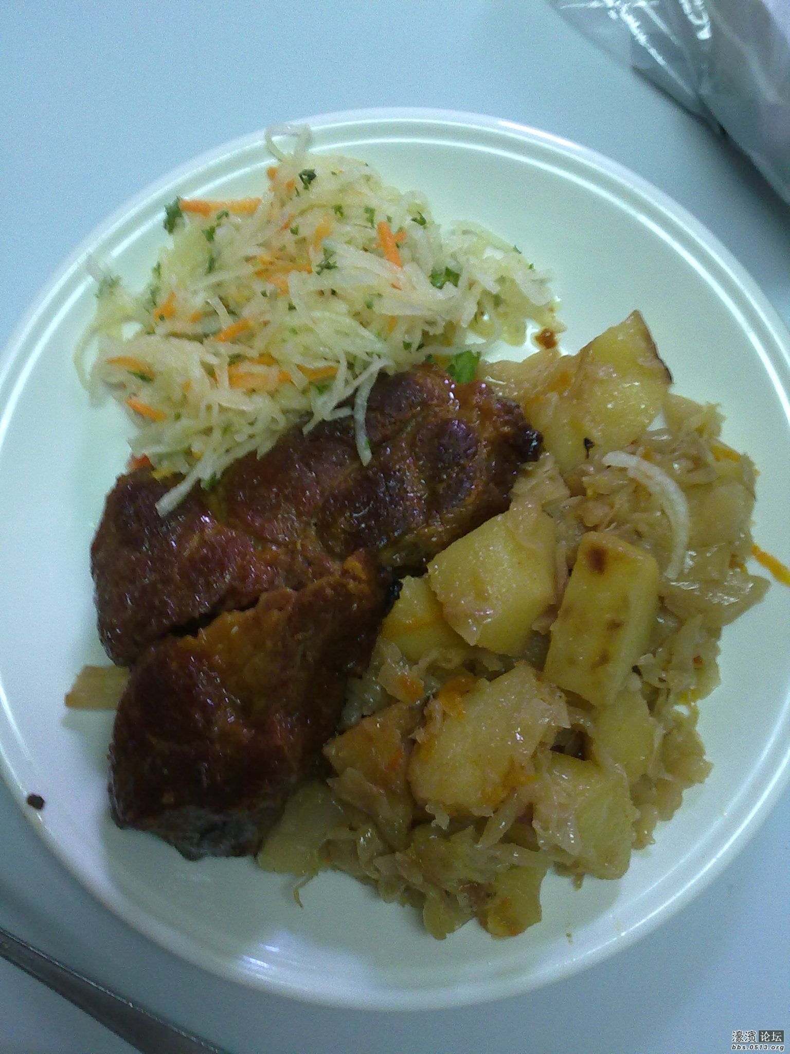 烤肉+土豆+配菜！不错！