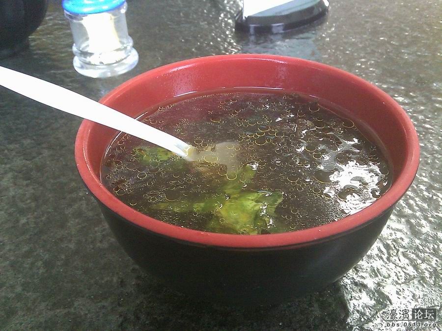 很小的一碗蔬菜汤，紫菜加了1片番茄，几片生菜叶子，20块