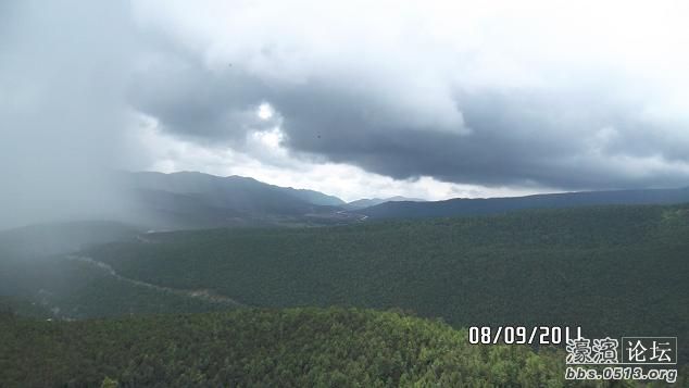 雪山躲在氤氲后