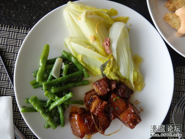 娃娃菜，还不错，红烧肉也还行吧