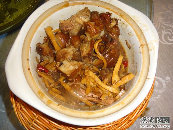 貌似叫做一锅香的，蛮好吃