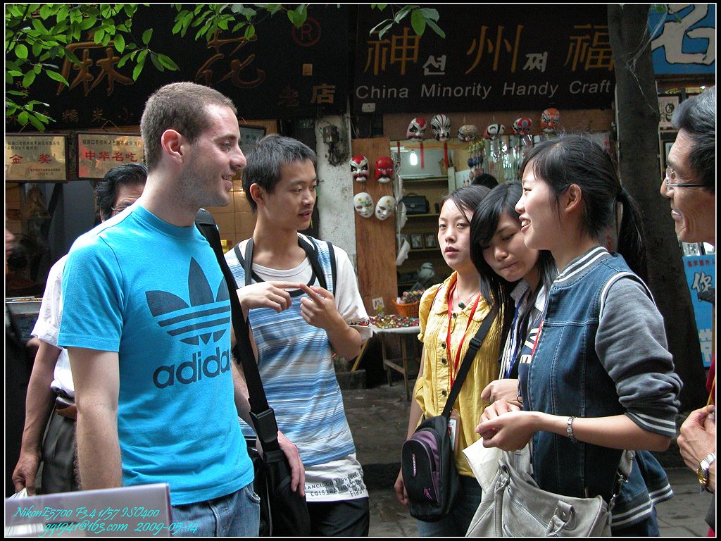 DSCN3784磁器口的俊男靓女们.jpg