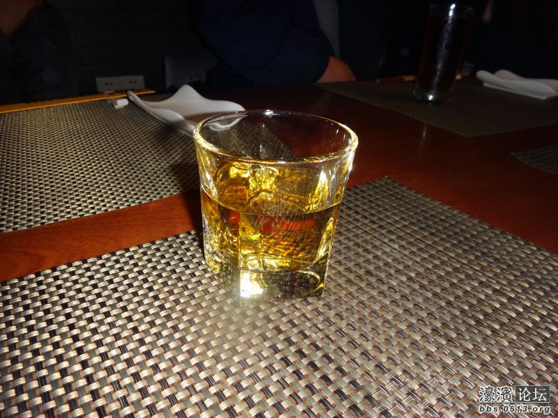 我点的梅酒，很好喝，入口酸甜，有梅子的味道