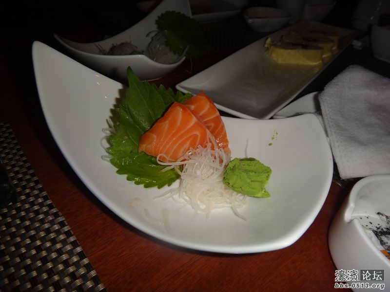 三文鱼，吃了两块后才想起来拍照