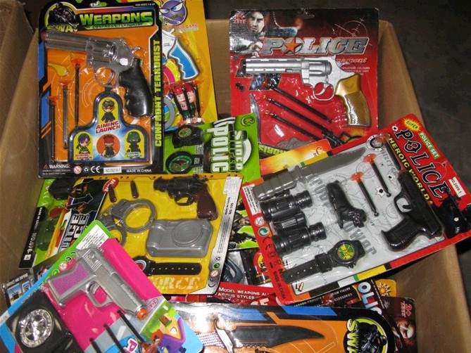 厂家库存玩具低价批发,质优价廉,全市最低8元/斤,超市商店地摊的一手