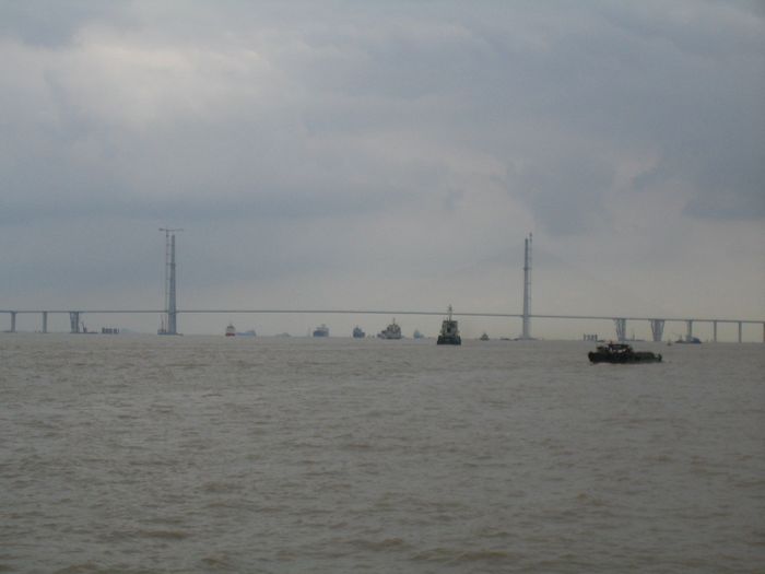 汽渡上看苏通大桥